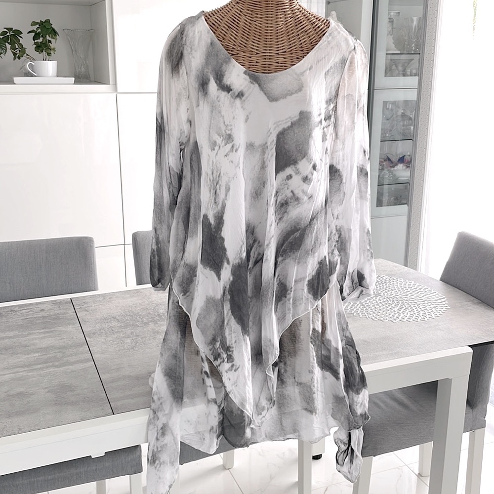 Beautiful, light dress. Absolutely romantic style.